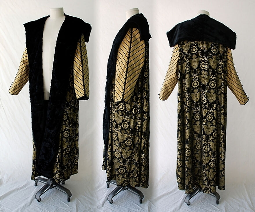 Royal Advisor Robe